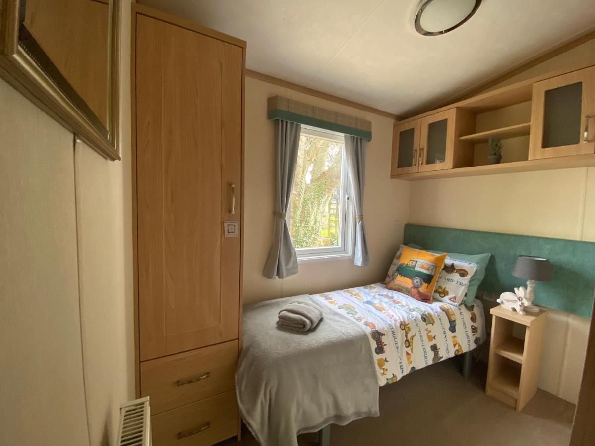 Rew Farm Country And Equestrian Accommodation - Sunset Lodge Melksham Exterior photo